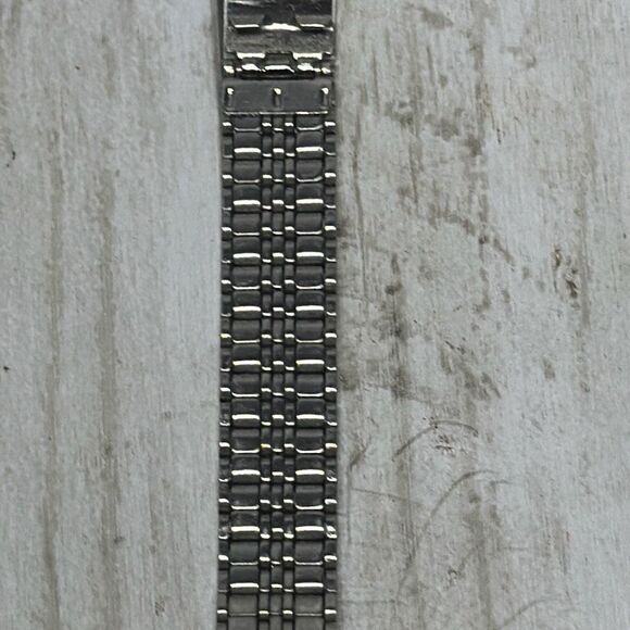 Vintage Timex Watch Womens Stainless Steel Silver Gold Water Resistant Quartz 68 - Picture 12 of 12